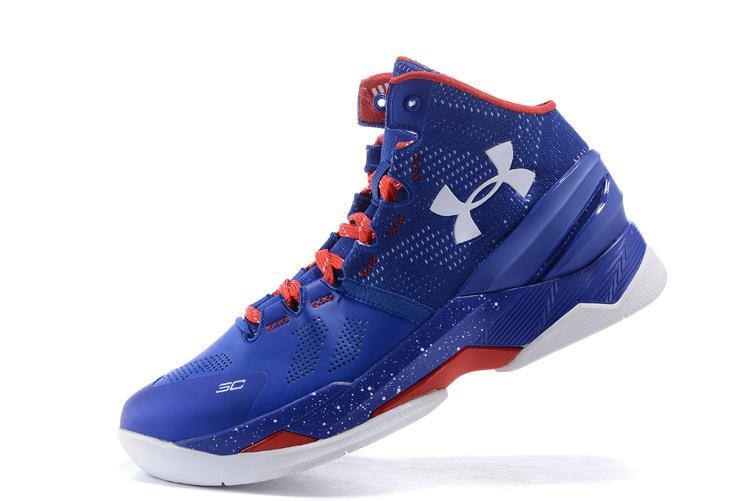 Curry deals 2 red